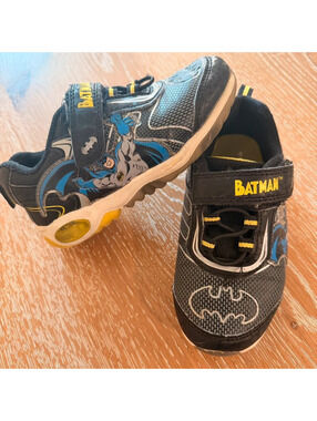 Size 10 Light Up Batman Shoes